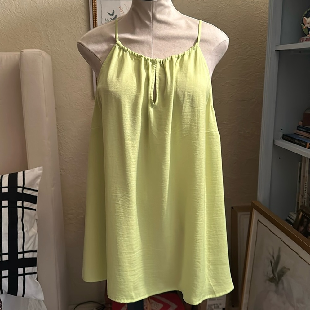 Beautiful swing top - never worn - love this color - silky material
